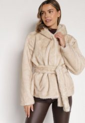 Beżowa Kurtka Futerko z Kapturem i Wiązanym Paskiem Zetara. Brązowe kurtki Born2be, l, bez wzorów, z dzianiny, klasyczne, z kapturem. Za 229.99 zł.