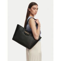 Torebka KARL LAGERFELD. Czarne kopertówki KARL LAGERFELD, bez wzorów, wizytowe, bez dodatków. Za 1,299.00 zł.