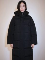 Mango Kurtka puchowa Katmandu 77047664 Czarny Regular Fit. Czarne kurtki Mango, xl, bez wzorów, z puchu, bez kaptura. Za 439.99 zł.