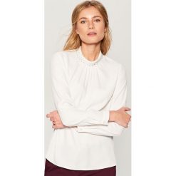Bluzka ze stójką - Kremowy. Bluzki marki Reserved. W wyprzedaży za 59.99 zł.