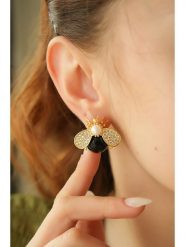 L'Atelier de Gaia Pozłacane kolczyki-wkrętki z onyksem i cyrkoniami rozmiar: onesize. Czarne kolczyki L'Atelier de Gaia, z cyrkonią, pozłacane. Za 126.15 zł.