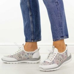 Białe skórzane półbuty damskie DiA 5990. Białe półbuty wsuwane DiA, na jesień, bez wzorów, z dresówki, casualowe, z okrągłym noskiem, bez obcasa, na płaskiej podeszwie. Za 259.00 zł.