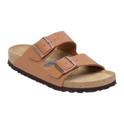 Klapki Damskie Arizona Suede. Brązowe klapki Birkenstock, bez wzorów, z materiału, z otwartym noskiem, bez obcasa, bez zapięcia. Za 566.00 zł.