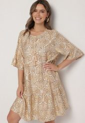 Beżowa Sukienka z Lnem o Rozkloszowanym Kroju z Falbanami i Metalicznym Nafrukiem Rinanis. Brązowe sukienki Born2be, na co dzień, l, z aplikacjami, eleganckie, bez kołnierzyka, bez ramiączek, rozkloszowane. Za 79.99 zł.