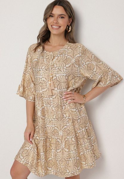Beżowa Sukienka z Lnem o Rozkloszowanym Kroju z Falbanami i Metalicznym Nafrukiem Rinanis. Brązowe sukienki Born2be, na co dzień, l, z aplikacjami, eleganckie, bez kołnierzyka, bez ramiączek, rozkloszowane. Za 79.99 zł.