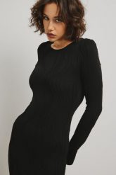 Dopasowana sukienka z finezyjną strukturą w kolorze TOTALLY BLACK - BLANCA. Czarne sukienki Marsala, na imprezę, s, bez wzorów, z elastanu, bez kołnierzyka, bez ramiączek, mini, bodycon. Za 269.90 zł.