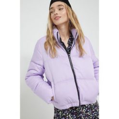 Noisy May kurtka damska kolor fioletowy zimowa. Fioletowe kurtki Noisy May, na zimę, l, bez wzorów, z materiału, bez kaptura. W wyprzedaży za 129.99 zł.