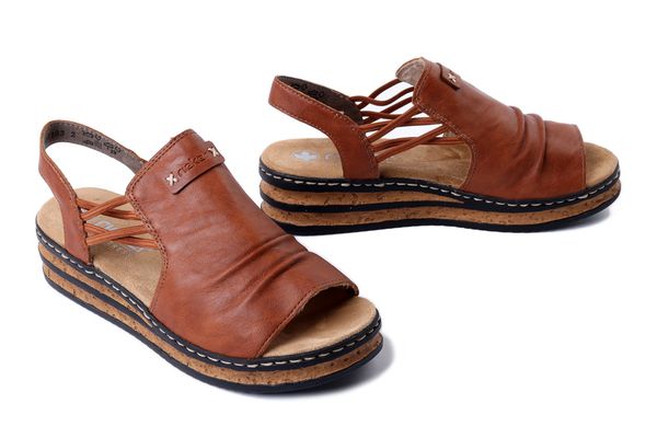 RIEKER 62962-22 brown, sandały damskie. Brązowe sandały Rieker, bez wzorów, bez obcasa, na koturnie, bez zapięcia. Za 254.92 zł.