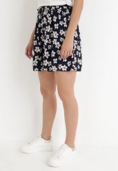 Granatowe Szorty Luźne Zerlaivo. Niebieskie szorty Born2be, z aplikacjami, z tkaniny. Za 49.99 zł.