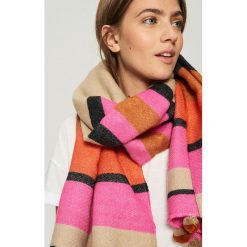 Szalik w pasy - Wielobarwn. Różowe szaliki i kominy Sinsay. Za 49.99 zł.