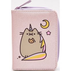 Portfel pusheen - Różowy. Paski marki bonprix. W wyprzedaży za 24.99 zł.