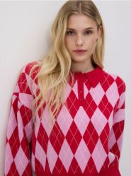 Wzorzysty sweter z kołnierzykiem - wielobarwny. Swetry Reserved, l, bez wzorów, z dzianiny, bez ramiączek. W wyprzedaży za 59.99 zł.