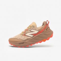 Buty do biegania w terenie damskie New Balance Fresh Foam X Hierro V9. Brązowe buty do biegania New Balance, bez wzorów, bez zapięcia, do biegania. Za 589.99 zł.