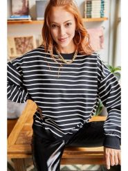 Olalook Bluza w kolorze czarnym rozmiar: L. Czarne bluzy Olalook, l, bez wzorów, bez kaptura. Za 57.20 zł.