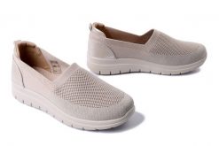 ARTIKER RELAKS 56C1216 beżowy, półbuty damskie. Brązowe półbuty wsuwane Artiker Relaks, bez wzorów, bez obcasa. Za 119.90 zł.