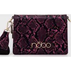 Nobo torebka kolor różowy. Czerwone listonoszki NOBO, bez wzorów, na ramię, bez dodatków. W wyprzedaży za 159.99 zł.