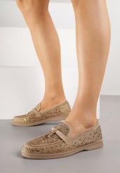 Ciemnobeżowe Mokasyny z Cyrkoniami i Ozdobami Distantsteam. Brązowe mokasyny Renee, z aplikacjami, z jeansu. Za 99.99 zł.