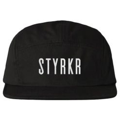 Czapka biegowa 5-panelowa Styrkr. Czarne czapki z daszkiem STYRKR, bez wzorów, z materiału, sportowe. Za 181.50 zł.