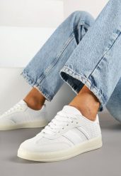 Białe Sneakersy Typu Tenisówki z Ozdobnymi Paskami Amodelle. Białe trampki Born2be, bez wzorów, z jeansu, eleganckie, bez zapięcia. W wyprzedaży za 76.49 zł.