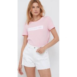 Lacoste t-shirt damski kolor różowy. Czerwone t-shirty Lacoste, bez wzorów, z dzianiny, bez kołnierzyka, bez ramiączek. Za 229.99 zł.