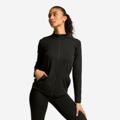 Second Life - Bluza sportowa damska Domyos - Stan Doskonały. Czarne bluzy z kapturem Decathlon, m, bez wzorów, z materiału, bez kaptura, na fitness i siłownię. Za 41.99 zł.
