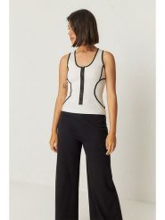 SKFK Top "Irane" w kolorze białym rozmiar: 38. Białe topy SKFK, bez wzorów, bez kołnierzyka, bez ramiączek. Za 187.99 zł.