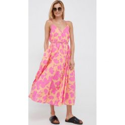 GAP sukienka bawełniana kolor fioletowy maxi rozkloszowana. Fioletowe sukienki GAP, l, bez wzorów, z bawełny, bez kołnierzyka, bez ramiączek, maxi, rozkloszowane. Za 389.99 zł.