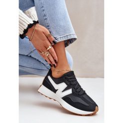 Buty Sportowe Sneakersy Damskie Czarne. Czarne buty treningowe bez wzorów, ze skóry, bez zapięcia. Za 146.62 zł.