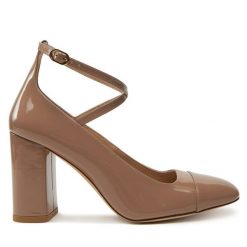 Czółenka Stuart Weitzman. Brązowe czółenka Stuart Weitzman, bez wzorów, bez obcasa, bez zapięcia. Za 1,359.00 zł.