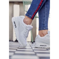 Białe Buty Sportowe Classical Nilda. Białe buty sportowe lifestyle Born2be, bez wzorów, z materiału, sportowe, bez zapięcia. Za 79.99 zł.