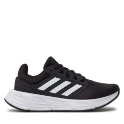 Buty do biegania adidas. Czarne buty do biegania adidas, bez wzorów, bez zapięcia, do biegania. Za 179.99 zł.