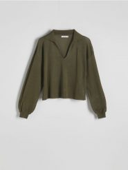 Sweter z kołnierzykiem - ciemnozielony. Zielone swetry Reserved, l, bez wzorów, z dzianiny, bez ramiączek. W wyprzedaży za 49.99 zł.