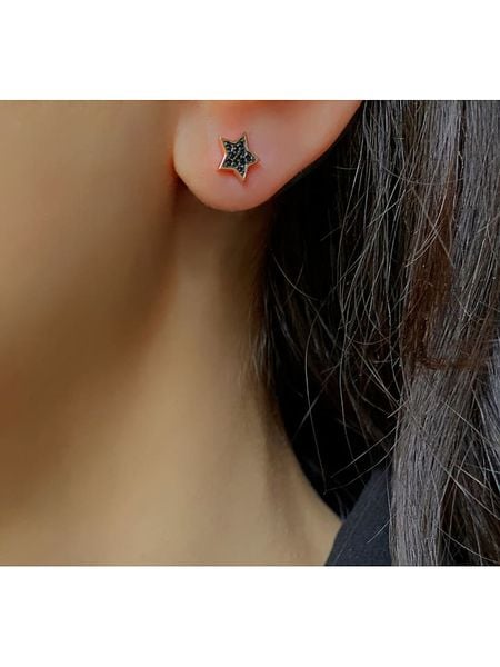 Les Petites Précieuses Pozłacane kolczyki-wkrętki z cyrkoniami rozmiar: onesize. Czerwone kolczyki Les Petites Précieuses, z cyrkonią, pozłacane. Za 69.95 zł.