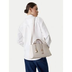 Torebka Guess. Białe torebki klasyczne Guess, z aplikacjami, bez dodatków. Za 383.99 zł.