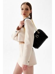 Lucky Bees Torebka w kolorze czarnym - 23 x 20 x 16 cm rozmiar: onesize. Czarne torebki klasyczne Lucky Bees, bez wzorów, z materiału, pikowane, bez dodatków. Za 98.45 zł.