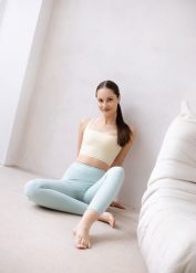 Damskie legginsy do jogi Moonholi Vibes z długimi nogawkami. Niebieskie legginsy MOONHOLI, bez wzorów, z materiału, sportowe, długie. Za 359.00 zł.