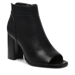 Botki Jenny Fairy. Czarne botki Jenny Fairy, bez wzorów, bez obcasa, na słupku, bez zapięcia. Za 139.99 zł.