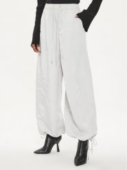Gestuz Spodnie materiałowe 10908112 Szary Relaxed Fit. Szare spodnie materiałowe Gestuz, bez wzorów, z materiału. Za 399.99 zł.