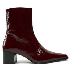 Botki Vagabond Shoemakers. Czerwone botki Vagabond Shoemakers, bez wzorów, bez obcasa, na słupku, bez zapięcia. Za 699.99 zł.