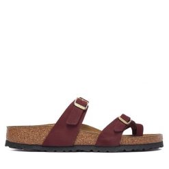 Japonki Birkenstock. Czerwone japonki Birkenstock, bez wzorów. Za 549.99 zł.