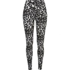Legginsy damskie Urban Classics Soft AOP GT. Białe legginsy Urban Classics, bez wzorów. Za 142.00 zł.
