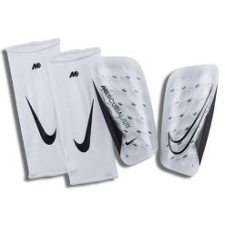 Ochraniacze piłkarskie Nike Mercurial Lite nagolenniki + skarpety kompresyjne. Białe skarpetki Nike, bez wzorów. Za 145.10 zł.