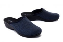 INBLU BJ-140 004 granatowy, kapcie damskie. Niebieskie kapcie Inblu, bez wzorów, z tkaniny. Za 50.99 zł.