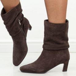 Brązowe skórzane botki damskie na szpilce Vinceza 91193. Brązowe botki VINCEZA, bez wzorów, z jeansu, eleganckie, bez obcasa, na szpilce, bez zapięcia. Za 349.00 zł.
