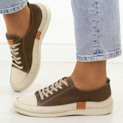 C.Beżowe nubuk vizon skórzane półbuty damskie T.Sokolski 8260. Brązowe półbuty wsuwane Sokolski, na jesień, bez wzorów, z jeansu, eleganckie, z okrągłym noskiem, bez obcasa, na płaskiej podeszwie. Za 299.00 zł.