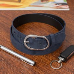 Skórzany pasek damski do spodni sukienki granatowy skóra nat. zamszowa 3 cm Beltimore D98 : Kolory - granatowy, Rozmiar pasków - r.105-120 cm. Niebieskie paski bez wzorów, ze skóry. Za 41.90 zł.