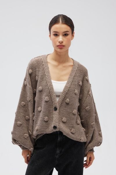 Kardigan zapinany na guziki w kolorze LIGHT BROWN - BUBLE-UNI. Brązowe swetry Marsala, uniwersalny, bez wzorów, z jeansu, biznesowe, bez ramiączek. Za 349.90 zł.