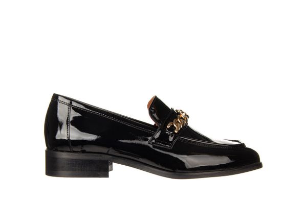 Mokasyny Bayla-157 4185 090-P Czarny Lakier 157030, Skóra naturalna - 39. Czarne mokasyny Bayla, bez wzorów, z lakierowanej skóry. W wyprzedaży za 314.10 zł.