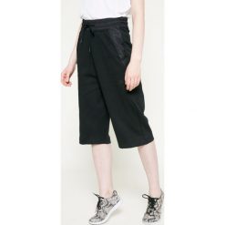 Nike Sportswear - Spodnie. Spodnie dresowe marki Nike Sportswear. W wyprzedaży za 159.90 zł.