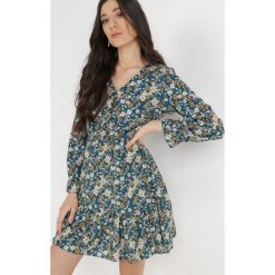 Zielona Sukienka Timiore. Zielone sukienki Born2be, l, bez wzorów, bez kołnierzyka, bez ramiączek, mini, rozkloszowane. W wyprzedaży za 151.99 zł.